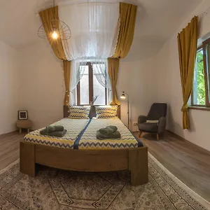 Linden House - A Lovely In Appartement
